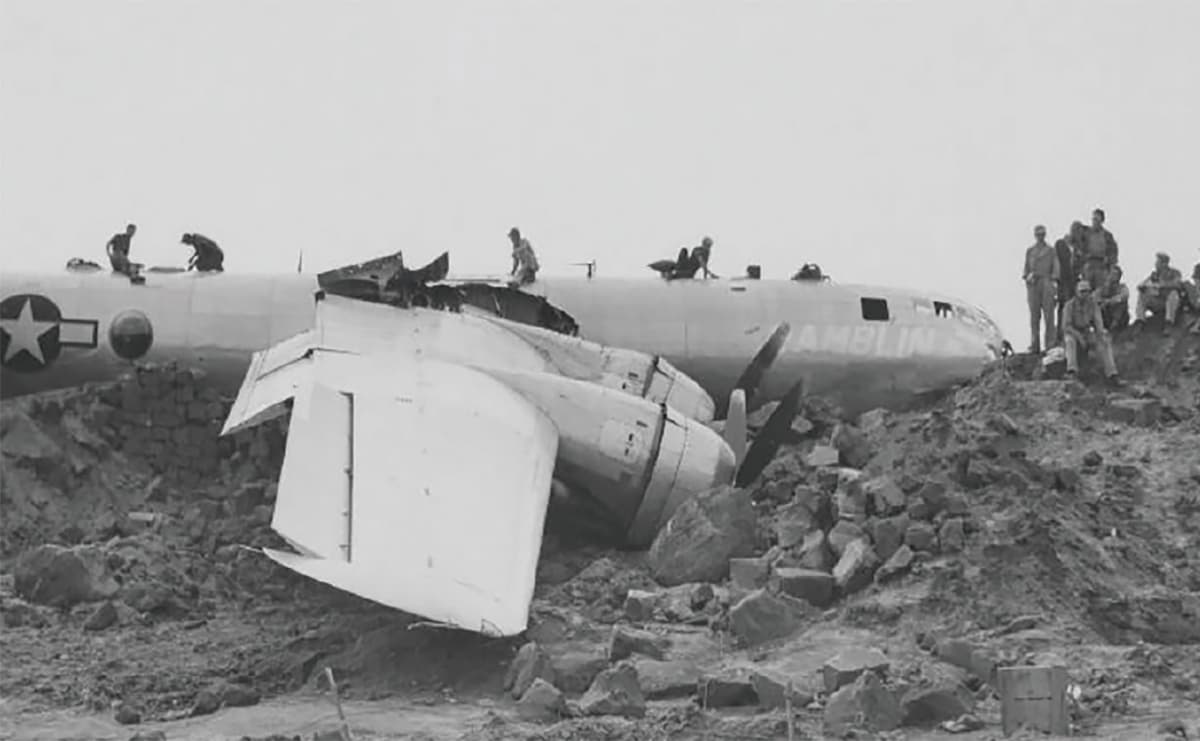 米軍ガンカメラが映した硫黄島、80年経っても帰れない島民 | スマート