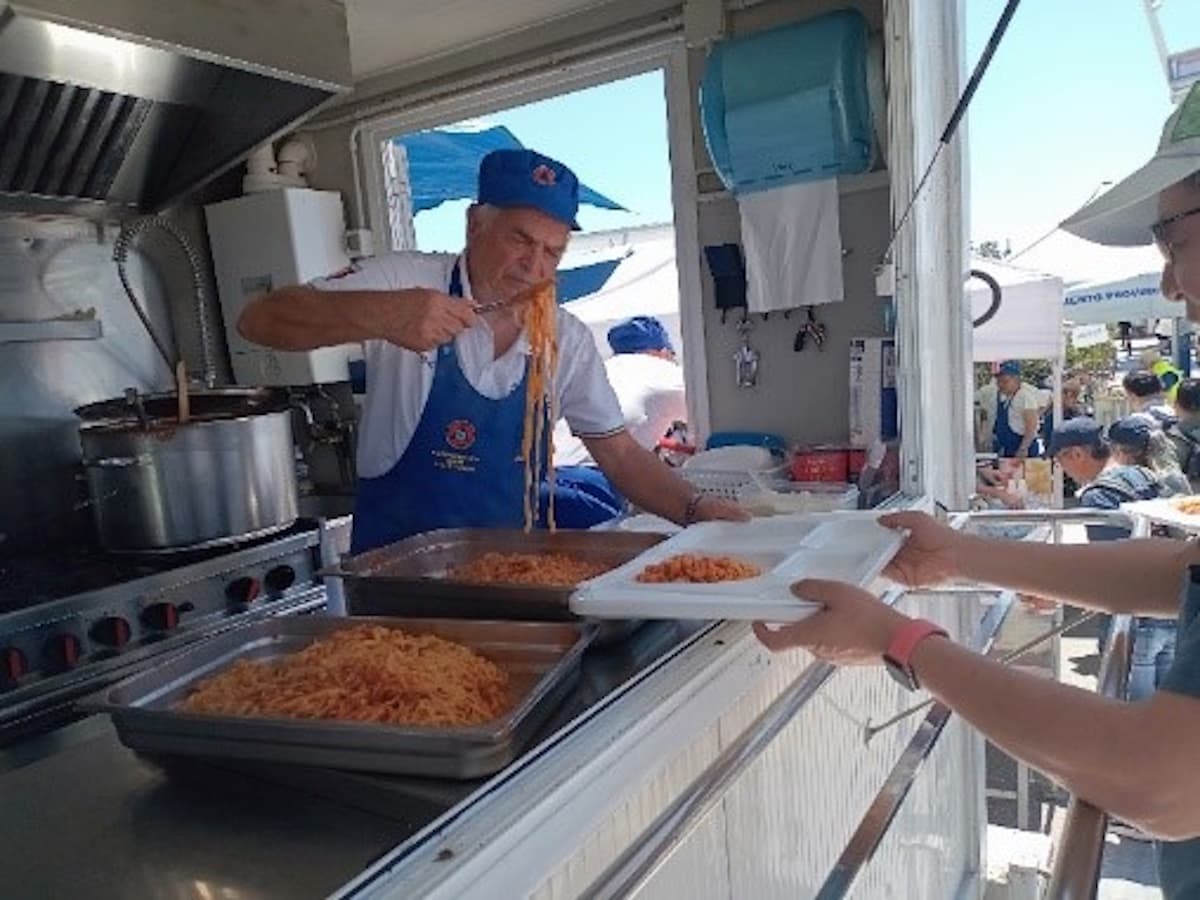 避難所のキッチンカー